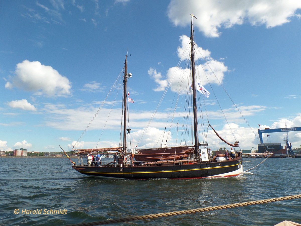 HF 244 Astarte am 25.6.2014 auf der Kieler Förde /
Ketsch / Lüa 24 m, B 6,05 m, Tg 2,1 m / Segelfläche: 234 m² / 1 DAF-Diesel 150 PS / 1903 bei A.Albers, HH-Finkenwerder / Flagge: Deutschland, Heimathafen: Bremerhaven
