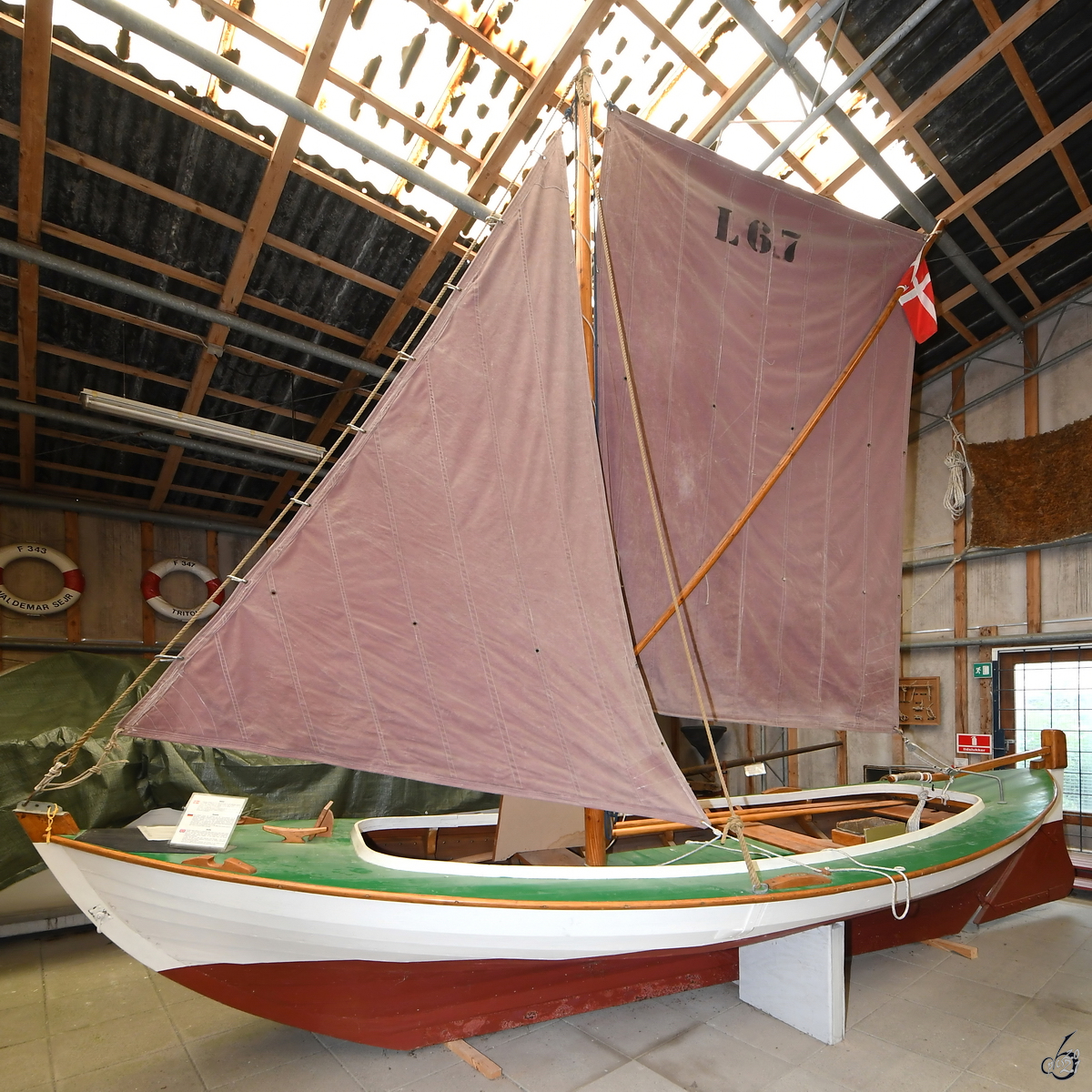 Hier zu sehen eine Segeljolle, auf der die jetzige dänische Königin Margrethe und ihre Schwester ab 1948 gesegelt sind. (Marinemuseum Aalborg, Juni 2018)