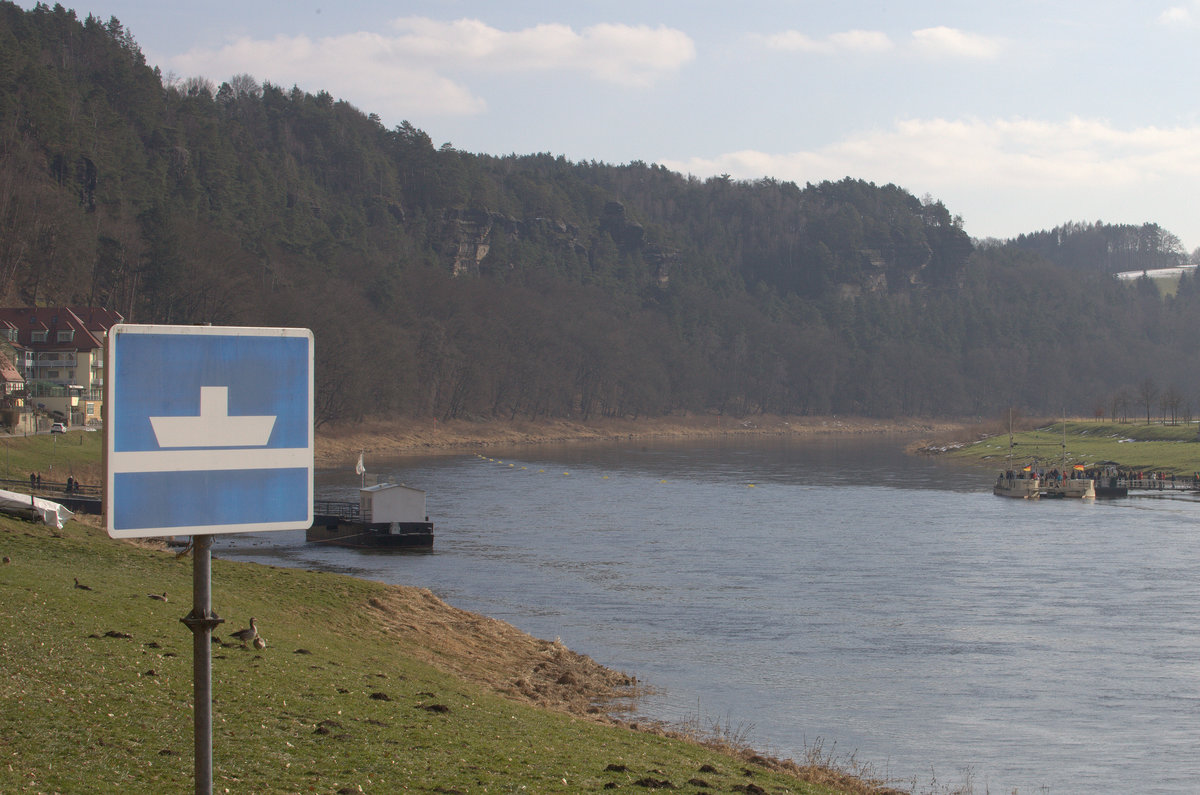 Hinweis: Fähre, hier in Kurort Rathen, eine Gierseilfähre.(Elbe)19.02.2017 12:55 Uhr.