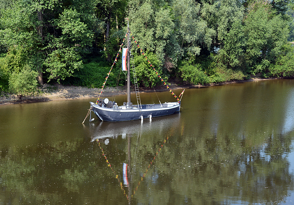 Historischer Aalschokker  Aranka , rausgeschmückt, im Yachthafen von Bad Honnef - 03.06.2014