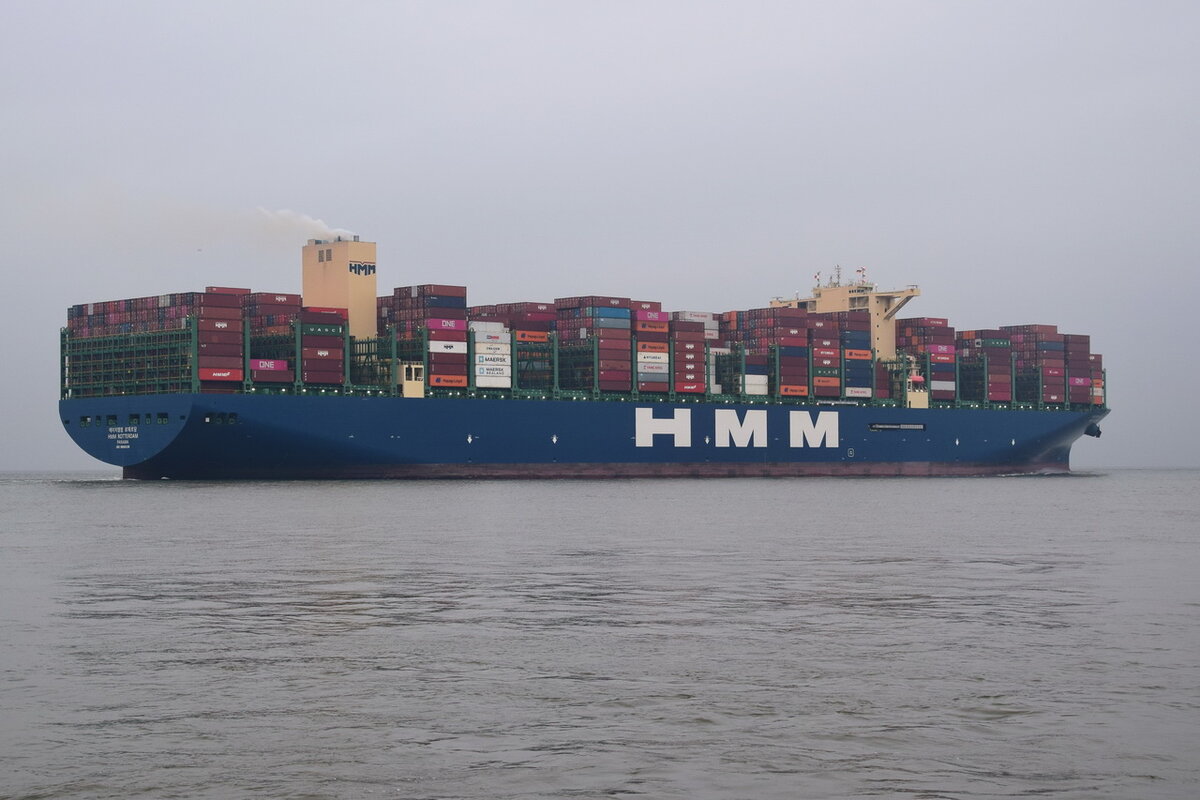 HMM ROTTERDAM , Containerschiff , IMO 9868338 , 400 x 61.5 m , Baujahr 2020 , 23792 TEU , 10.11.2021 , Cuxhaven