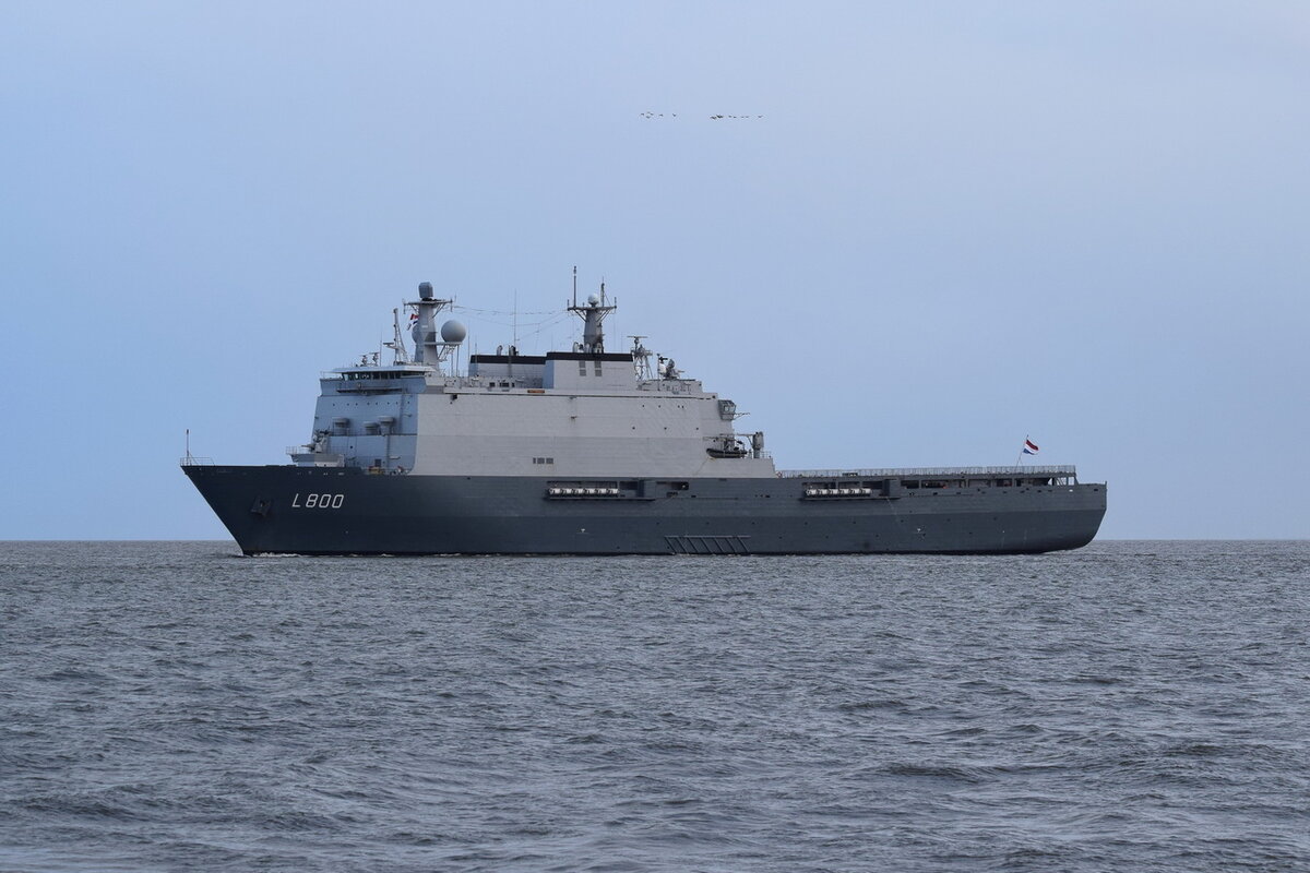 HNLMS Rotterdam( L800) , IMO 9109756 , amphibisches Kriegsschiff , Baujahr 1998 , 163.2 x 25.04 m , Cuxhaven , 08.11.2021