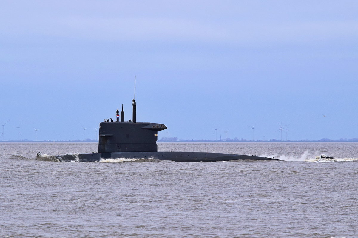 HNLMS ZEELEEUW , NATO WARSHIP , MMSI  245978000 , 68 x 9 m , 16.03.2020 , Cuxhaven