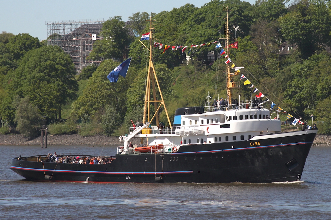 Hochseeschlepper ELBE (IMO 5100427); Eigner/Betreiber: Museum; Datum: 08.05.2026; Aufnahmeort: Elbe/Hafen Hamburg, Deutschland. Das Bild entstand anl�sslich der Einlaufparade zum 837. Hafengeburtstag.