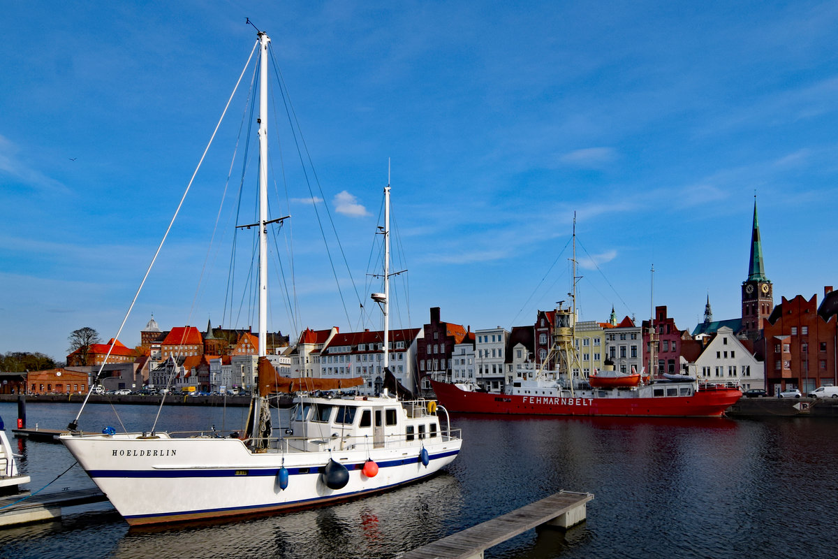 HOELDERLIN am 08.04.2020 im Hafen von Lübeck