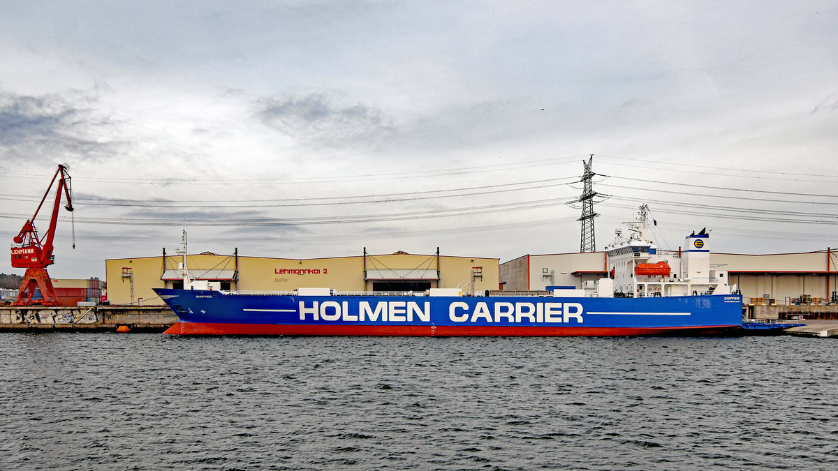 HOLMEN CARRIER  Shipper  (IMO: 8911748) am 11.1.2020 beim Lehmannkai 2 in Lübeck