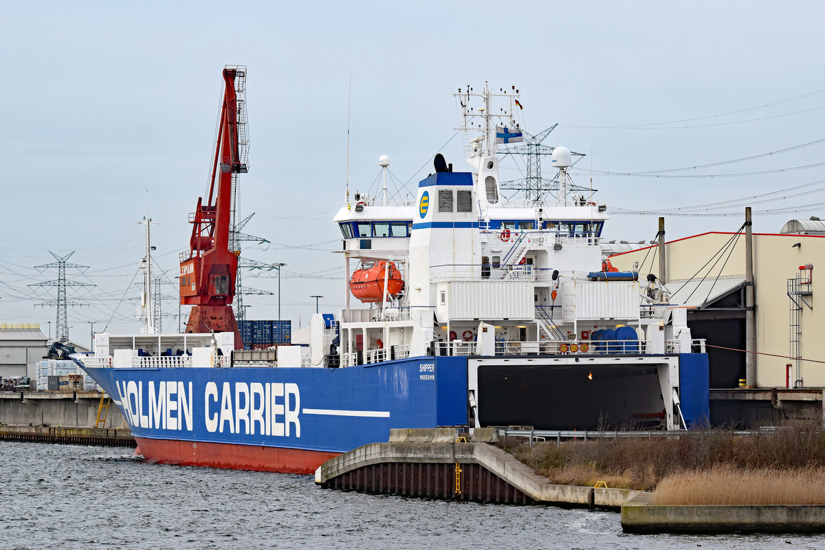 HOLMEN CARRIER  Shipper  (IMO: 8911748) am 11.1.2020 beim Lehmannkai 2 in Lübeck