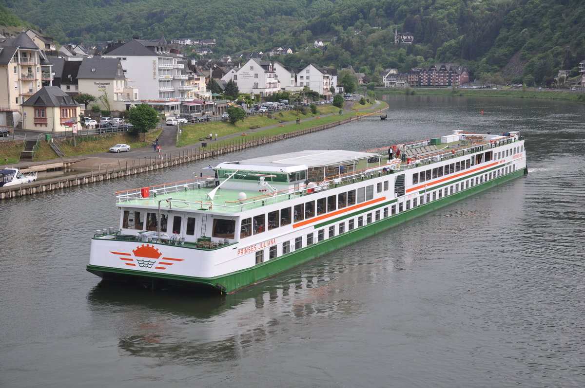 Hotelschiff MS Prinses Juliana aufgenommen 01.05.2014 an der Mosel in Cochem 