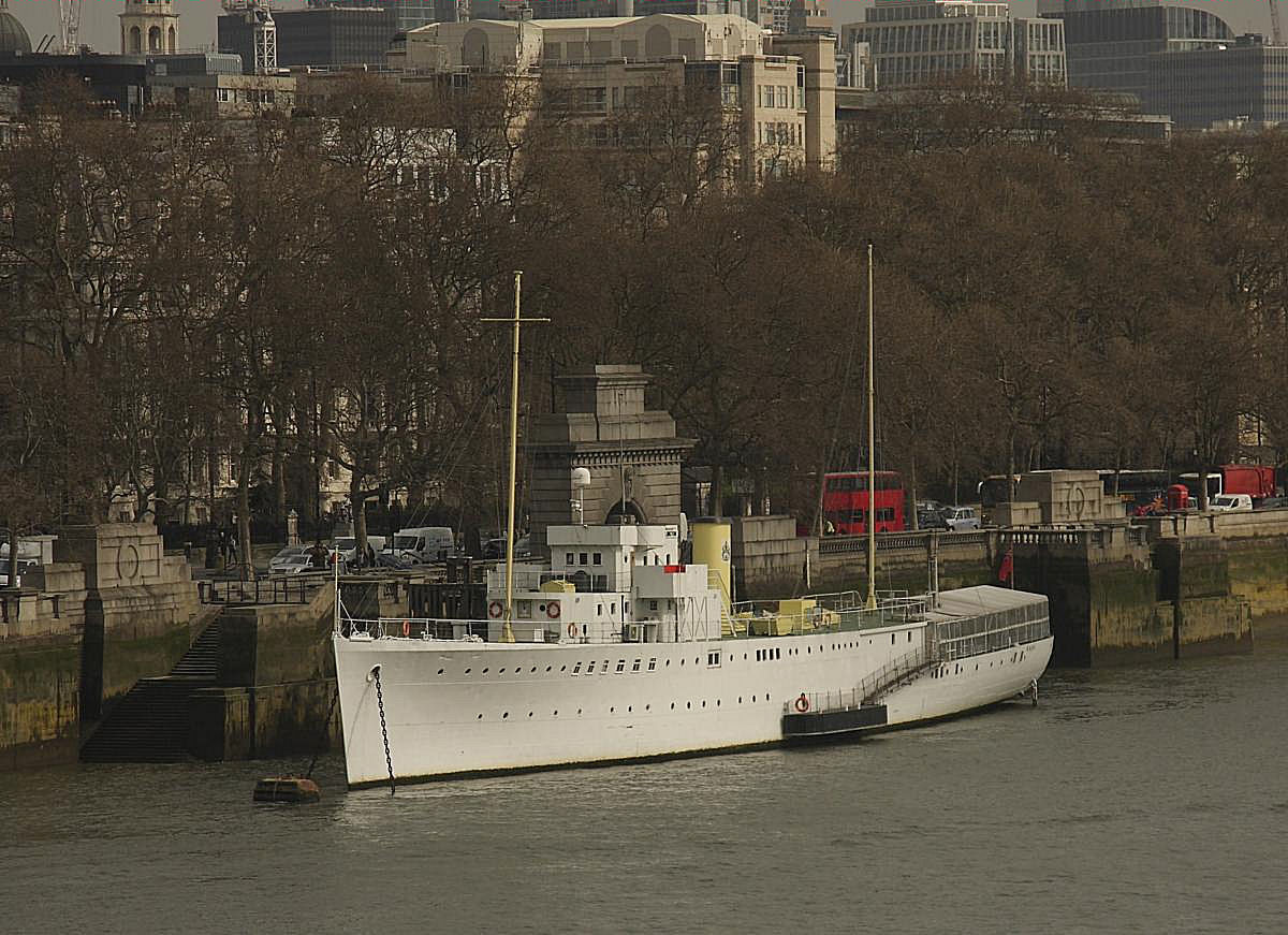 HQS Wellington als Museumsschiff auf der Themse in London am 20.03.2014. Das ehemalige Kriegsschiff war im zweiten Weltkrieg im Geleitschutz von Konvois im Einsatz.