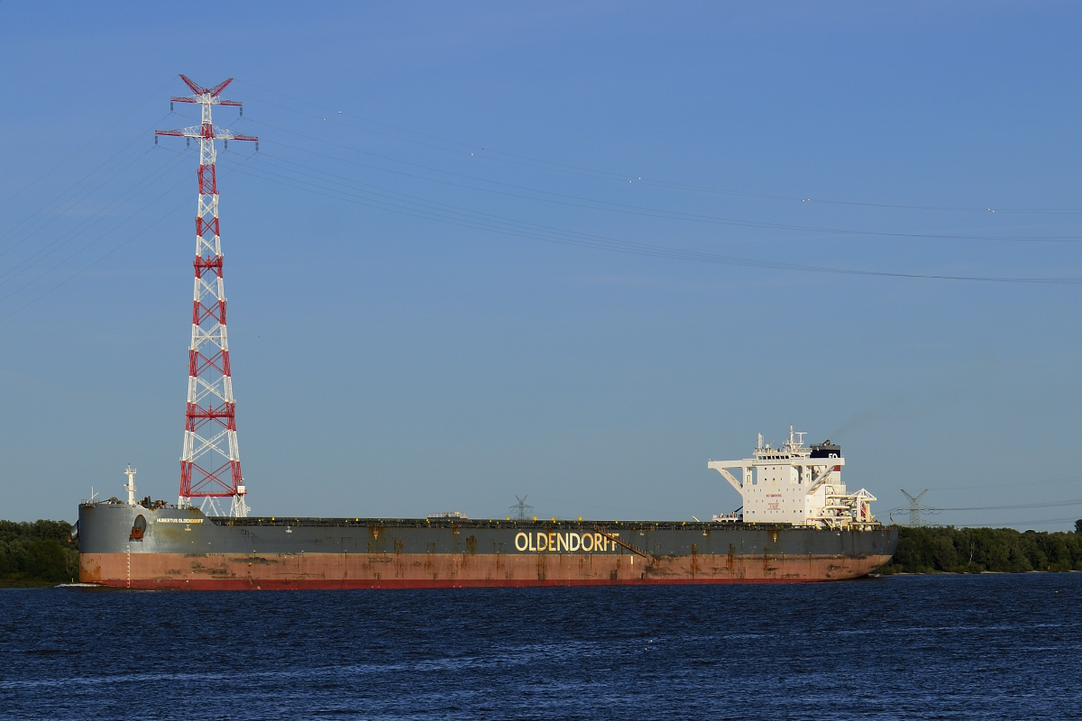 HUBERTUS OLDENDORFF (Bulk Carrier)am 18.09.2020 an der ElbekreuzungHu