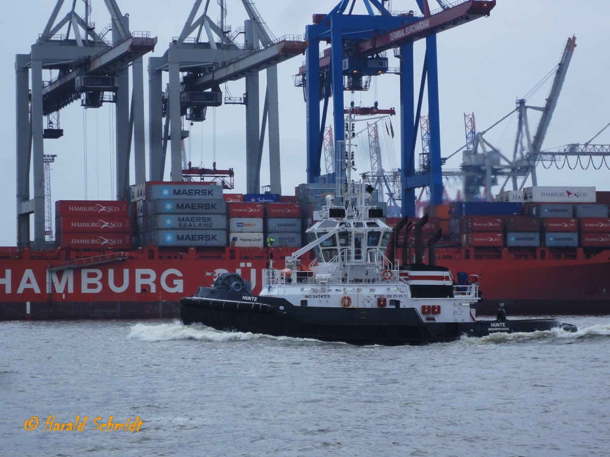 HUNTE (IMO 9454319) am 13.3.2013, Hamburg, Elbe, Höhe Athabaskakai  /

Rotorschlepper RT80-28 FI-FI 1 / 377 BRZ / Lüa 28 m, B 11,5 m, Tg 6,1 m / 3 ABC Rotortug-Antriebssysteme, 5.304 kW, (7.213 PS), 12 kn, 90 t Pfahlzug  / gebaut 2010 in Singapur als ACCURAT für L&R, Hamburg, dann als MIDLUM an URAG, getauft als HUNTE /
