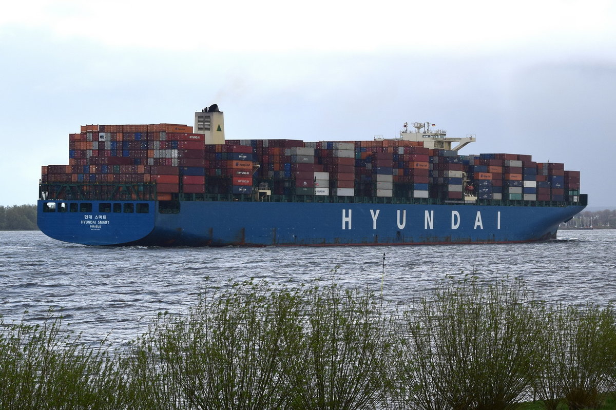 HYUNDAI SMART , Containerschiff , IMO 9475686 , Baujahr 2012 , 13092 TEU , 366,5 x 48,2m , 22.04.2017 Grünendeich
   