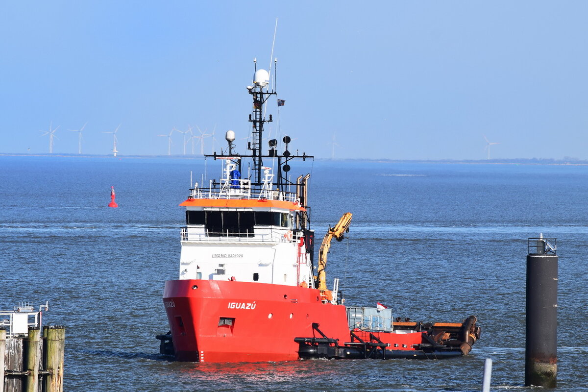 IGUAZU , Bagger , IMO 9201920 , Baujahr 1999 , 43.6 x 10 m , Cuxhaven , 18.04.2022