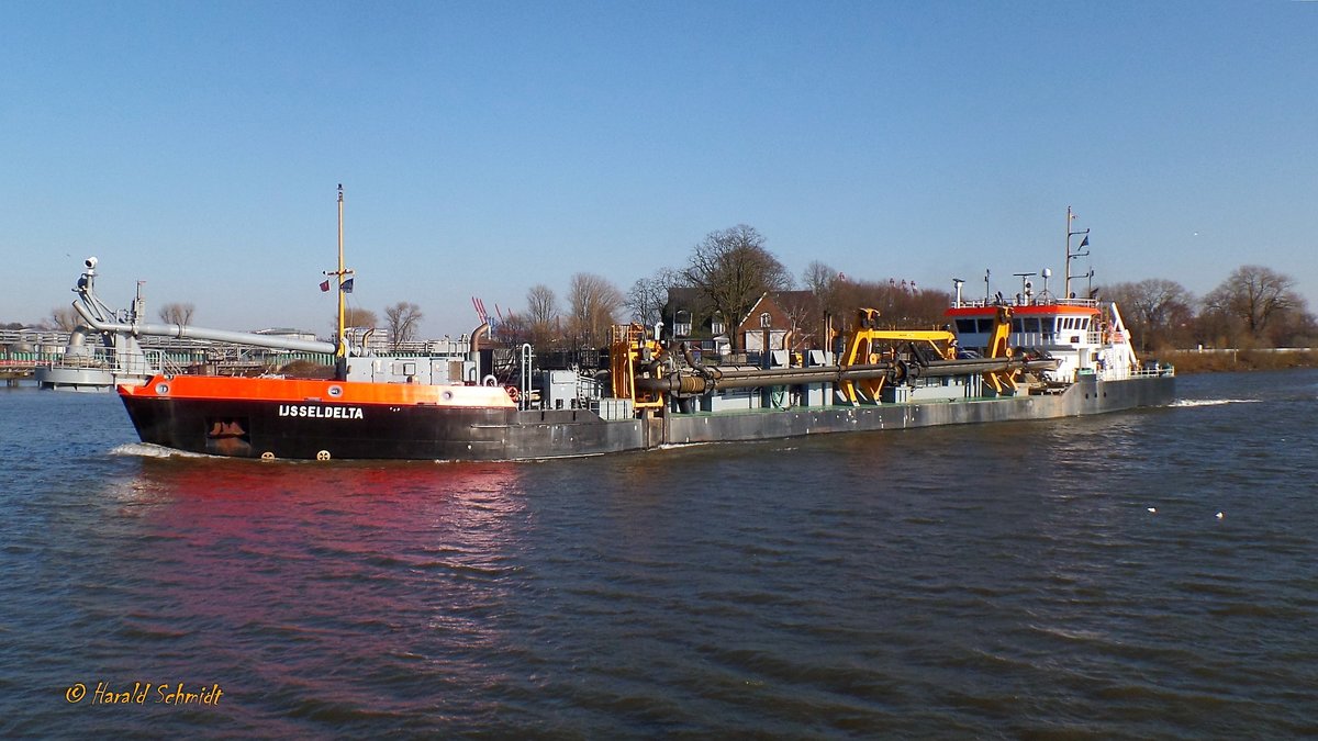 IJSSELDELTA (IMO 7737690) am 14.2.2018, Hamburg, Köhlfleethafen /

Laderaumsaugbagger / Lüa. 76,8m, B 12,25m, Tg. 3,54m / 16550kW, 10 kn / 1978 bei Scheepswerft De Kaap, Meppel, Niederlande / 
