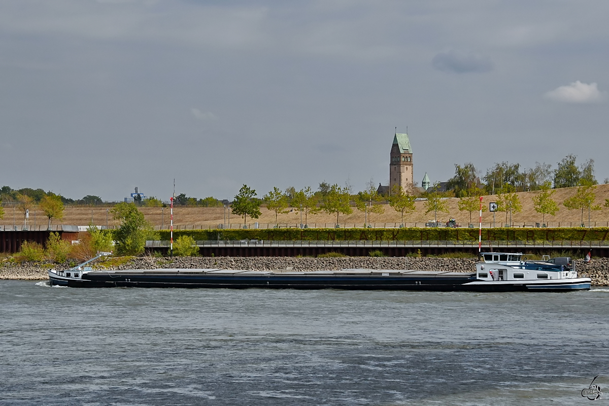 Im August 2022 war auf dem Rhein bei Duisburg das Gütermotorschiff JAYLEN-R (ENI: 02325838) zu sehen.