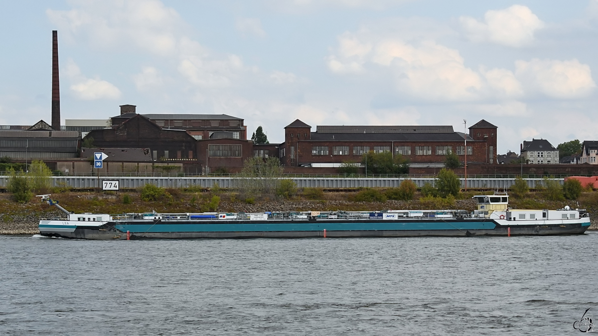 Im August 2022 war das Tankmotoschiff LEA (ENI: 04808060) auf dem Rhein bei Duisburg zu sehen.