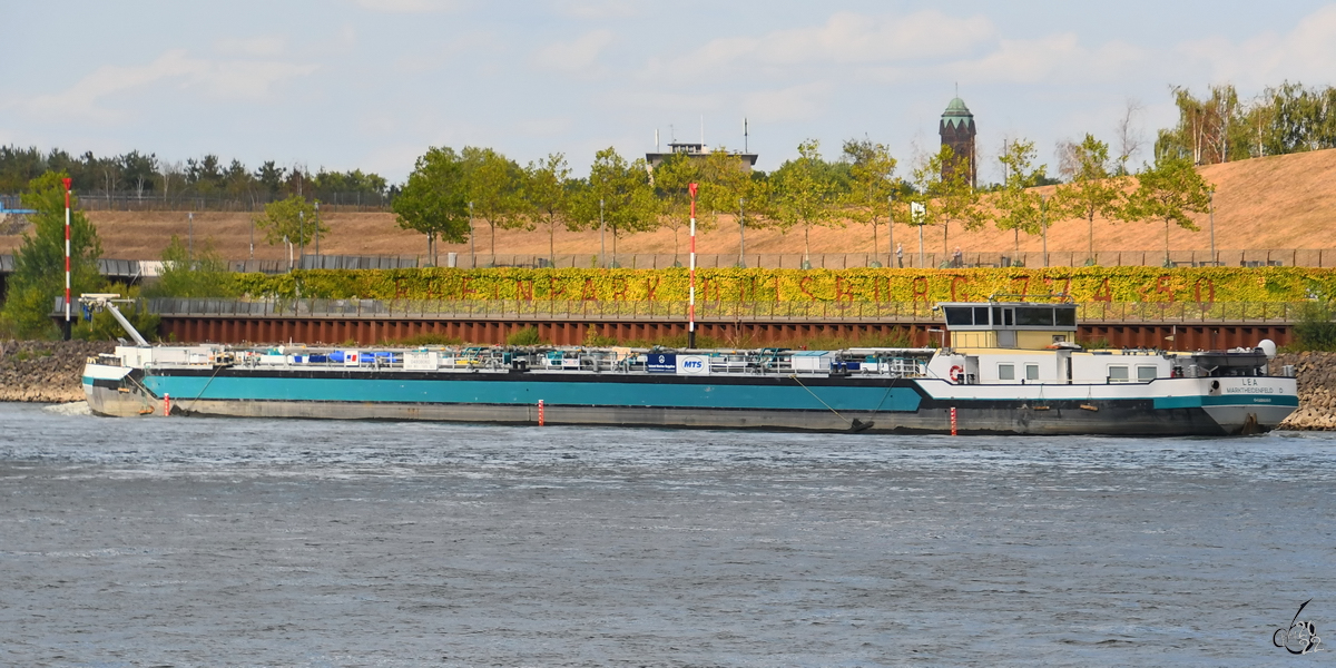 Im August 2022 war das Tankmotoschiff LEA (ENI: 04808060) auf dem Rhein bei Duisburg zu sehen.