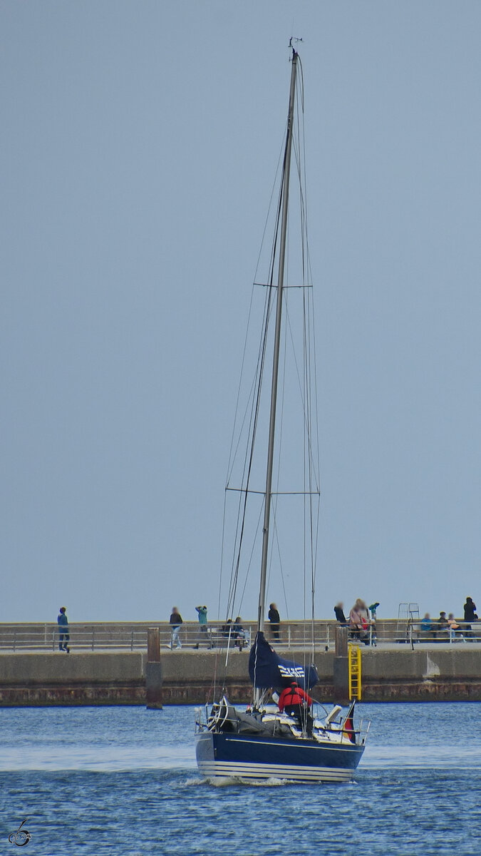 Im Bild eines der vielen Segelboote, welche im Mai 2023 in Travemünde unterwegs waren.