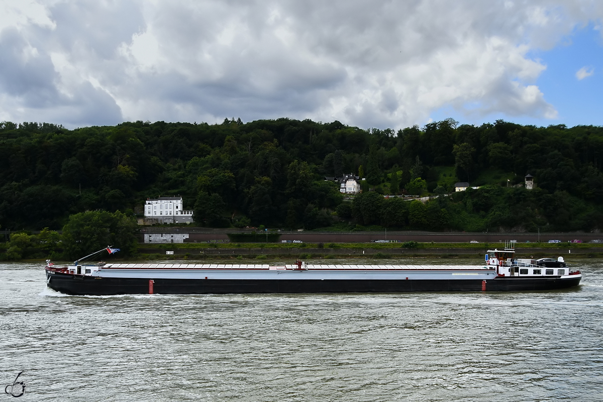 Im Bild das Gütermotorschiff CON ZELO (ENI: 02315789). (Remagen, Mai 2021)