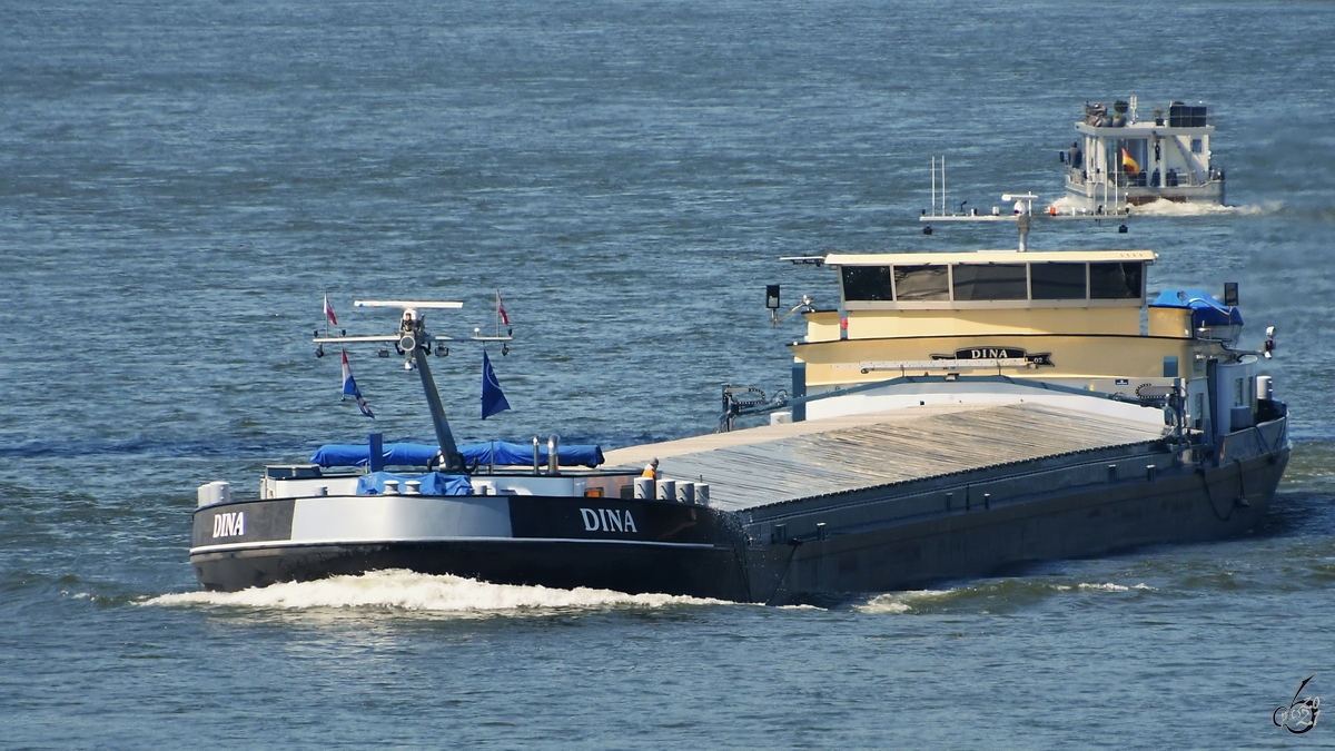 Im Bild das Gütermotorschiff DINA (ENI: 02325325). (Duisburg, April 2021)