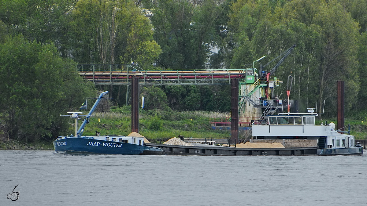 Im Bild das Gütermotorschiff JAAP-WOUTER (ENI: 02320996), welches Anfang Mai 2021 auf dem Rhein unterwegs war.