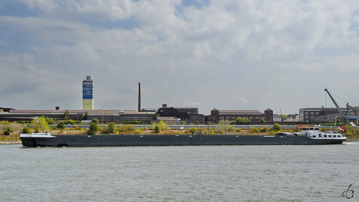 Im Bild das Gütermotorschiff NARVIK (ENI: 02328708), welches im August 2022 auf dem Rhein bei Duisburg zu sehen war.