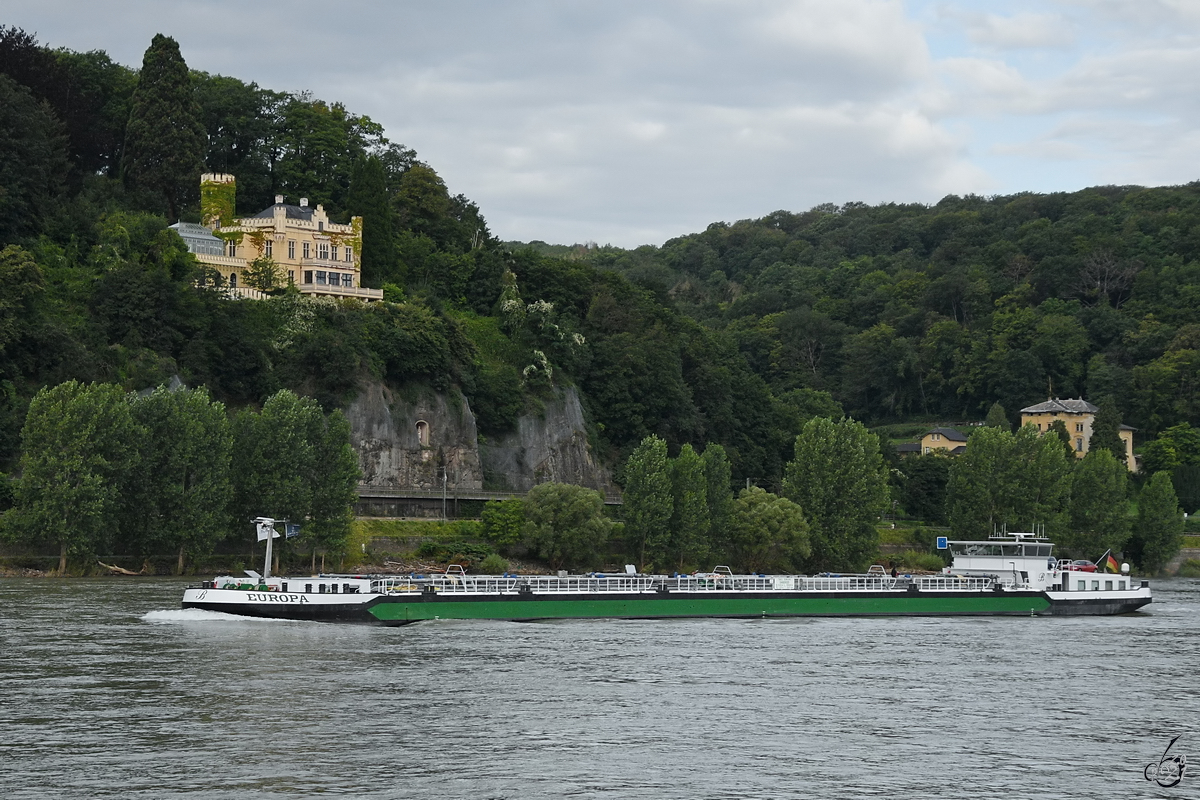 Im Bild das Tankmotorschiff EUROPA (ENI: 04809120), welches Anfang August 2021 auf dem Rhein bei Remagen unterwegs war.