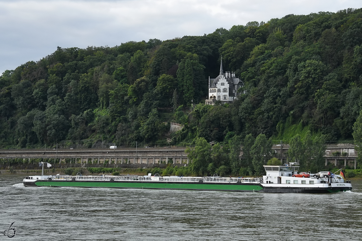 Im Bild das Tankmotorschiff EUROPA (ENI: 04809120), welches Anfang August 2021 auf dem Rhein bei Remagen unterwegs war.