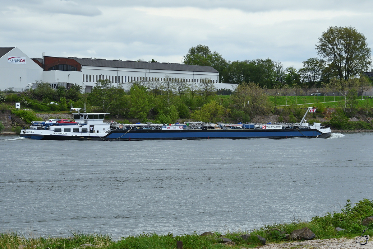 Im Bild das Tankmotorschiff VERTIGO (ENI: 02337493). (Duisburg, Mai 2021)