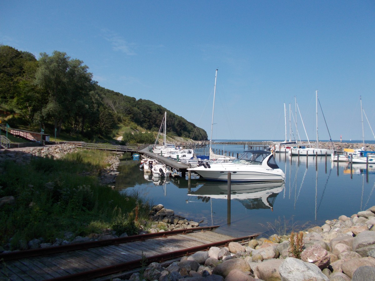 Im geschützten Hafen von Lohme lagen,am 04.Juli 2014,einige Boote.