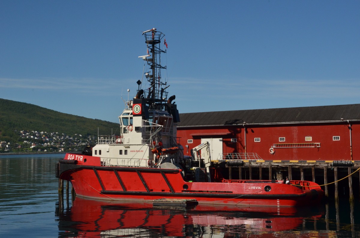 Im Hafen von Narvik der Schlepper BOA TYR, IMO: 8714267 beobachtet am 04.07.2014.  Ex-Name Haugesund.