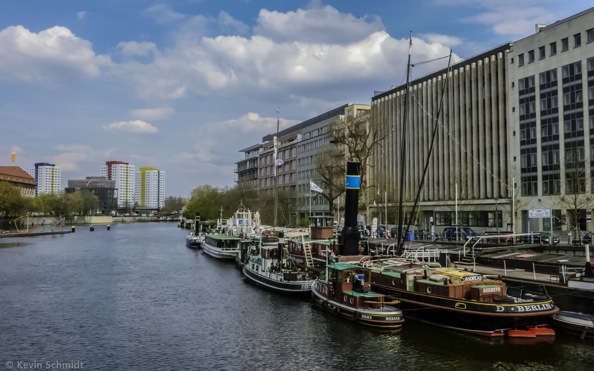 Im Historischen Hafen Berlin  an der Fischerinsel liegen u 