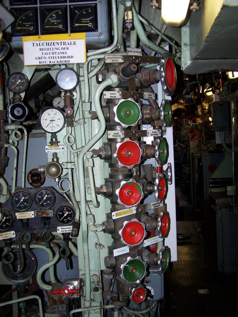 Im Inneren von U-Boot U 9 im Technikmuseum Speyer (31.10.2005)