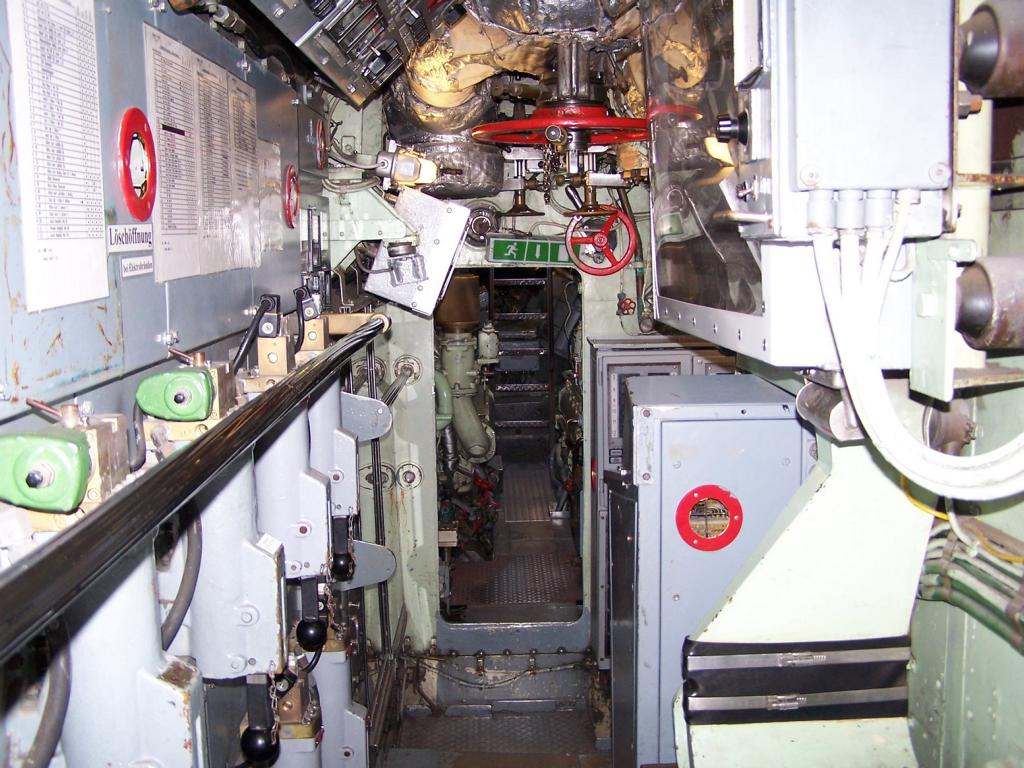 Im Inneren von U-Boot U 9 im Technikmuseum Speyer (31.10.2005)