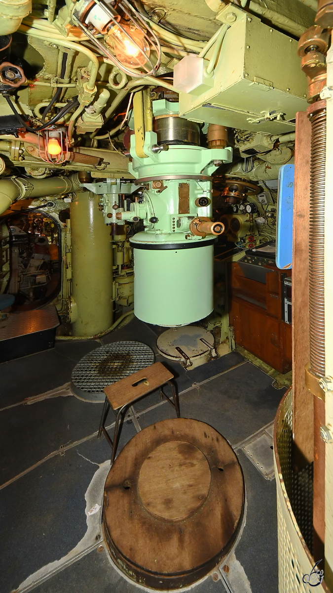 Im Innern des dänischen U-Bootes SPRINGEREN - das Periskop. (Marinemuseum Aalborg, Juni 2018)