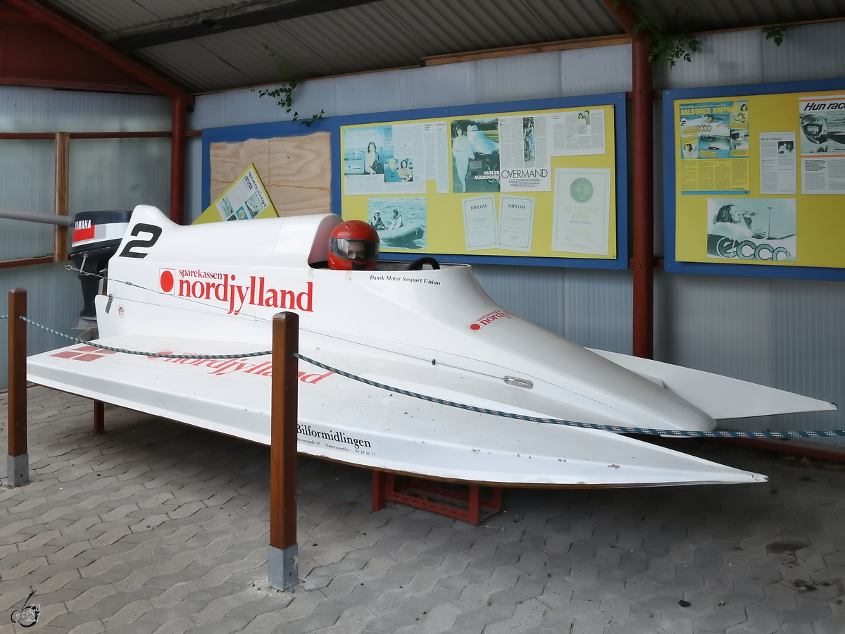 Im Marinemuseum Aalborg ist dieses Rennboot ausgestellt. (Juni 2018)