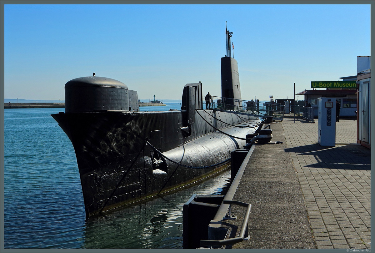 Im Sassnitzer Stadthafen liegt das britische U-Boot H.M.S. Otus vor Anker. Es wurde 1963 in Dienst gestellt, war bis 1991 im Einsatz und kann nun als U-Boot-Museum besichtigt werden. (21.04.2019)