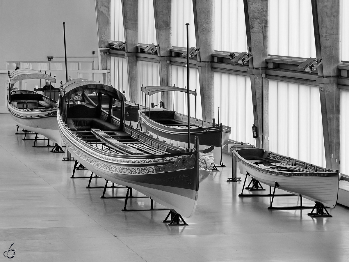 In dieser Halle im Museu De Marinha Lissabon gibt es eine Vielzahl von königlichen Barkassen zu sehen. (Januar 2017)