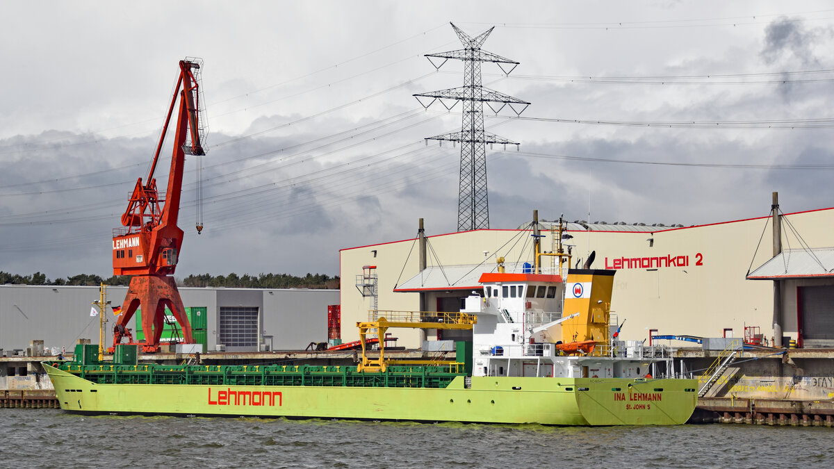 INA LEHMANN (IMO 9805427) am 09.04.2022 im Hafen von Lübeck, Lehmannkai 2