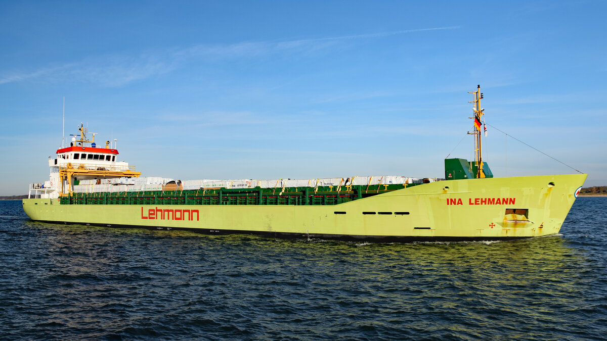 INA LEHMANN (IMO 9805427) am 20.04.2022 in der Ostsee vor Lübeck-Travemünde