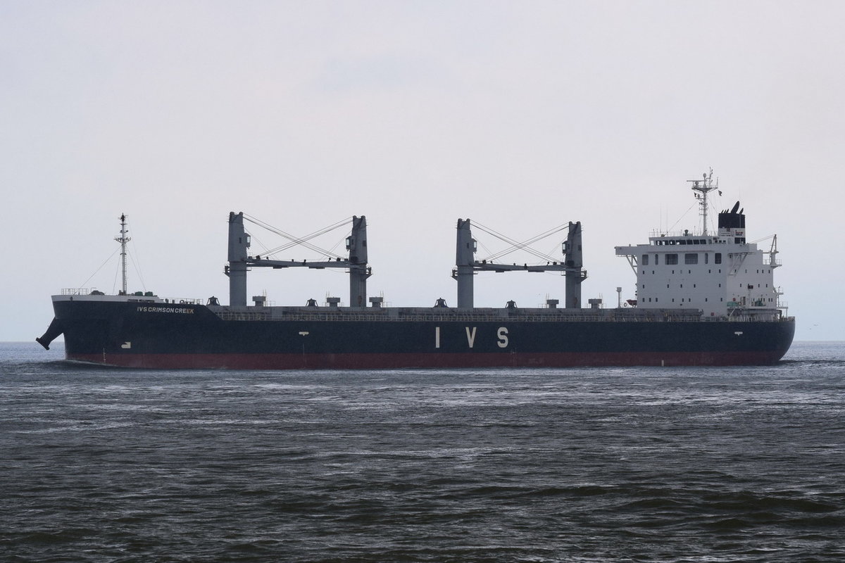 IVS CRIMSON CREEK , Bulk Carrier , IMO 9732149 , Baujahr 2014 , 189.93 × 32.26m , 16.09.2017 Cuxhaven