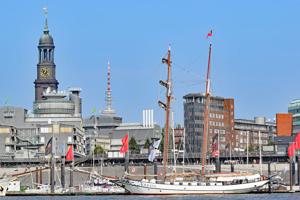 J. R. TOLKIEN (IMO 7017064) am 3.9.2018 im Hafen von Hamburg