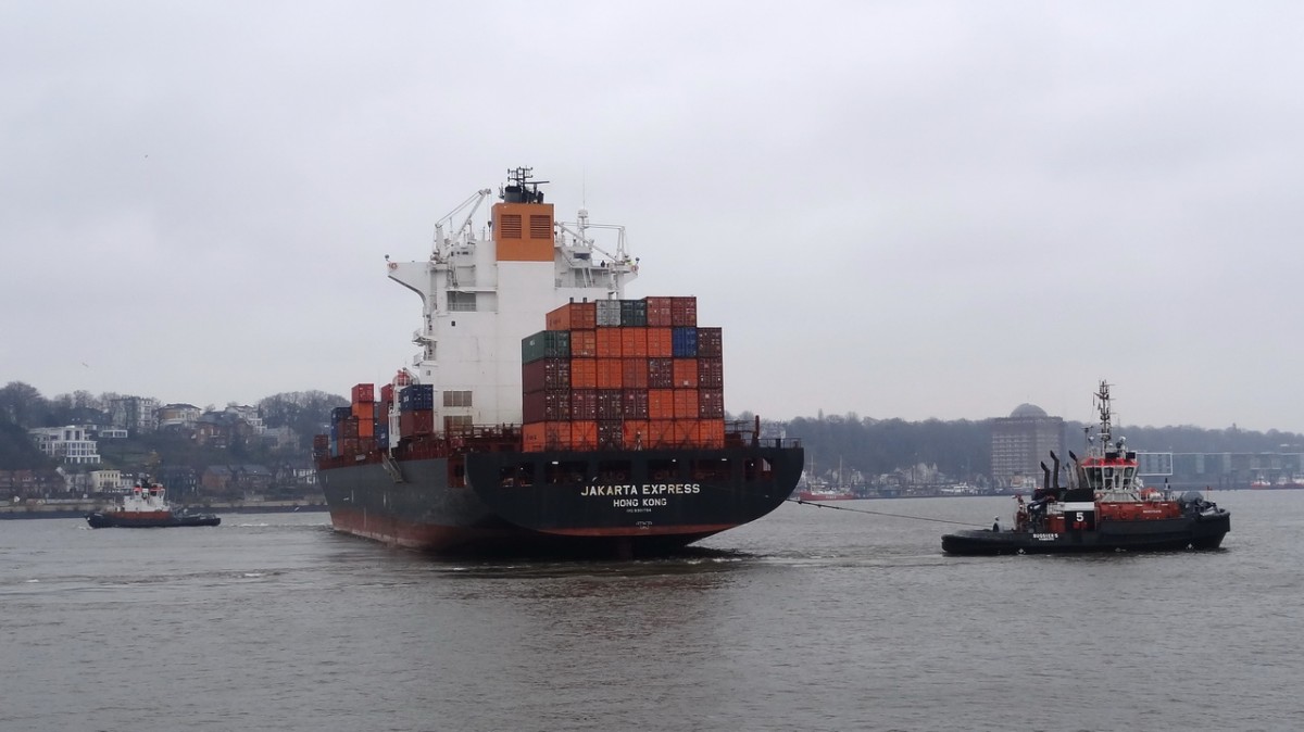 JAKARTA  EXPRESS    Containerschiff     Elbe-Hamburg/Hafen     8.12.2013
260 x 32,35 m