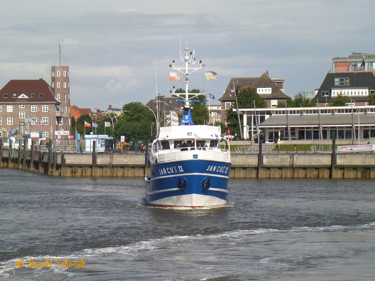 JAN CUX II (IMO 8136099) am 3.7.2016 Cuxhaven auslaufend /
FGS / GT 207 / Lüa 31,17 m, B 7 m, Tg 2,28 m / 1 Diesel, Deutz SBA 12 M 816, 4230kW (575 PS), 11 kn / gebaut 1978 bei Gebr. Schlömer, Oldersum, Ostfriesland,  BN 271 / Eigner: Reederei Narg, Cuxhaven  /

