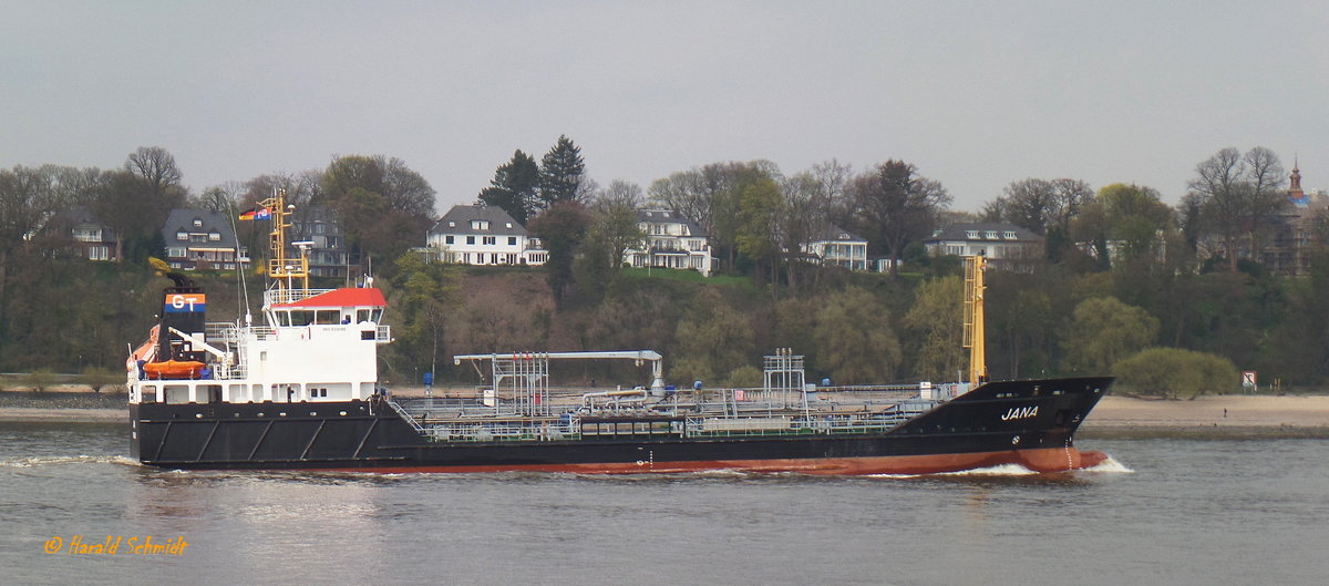 JANA (IMO 9330185) am 12.4.2016, Hamburg einlaufend, Elbe Höhe Bubendeyufer /
TMS / BRZ 1164 / Lüa 69,34 m, B 11,7 m, Tg 3,7 m / 1 Diesel, MAN B&W, 746 kW, 1015 PS, 1 Verstellpropeller, 11 kn / gebaut 2005 bei Mützelfeldtwerft, Cuxhaven Flagge: Deutschland, Heimathafen: Cuxhaven /
