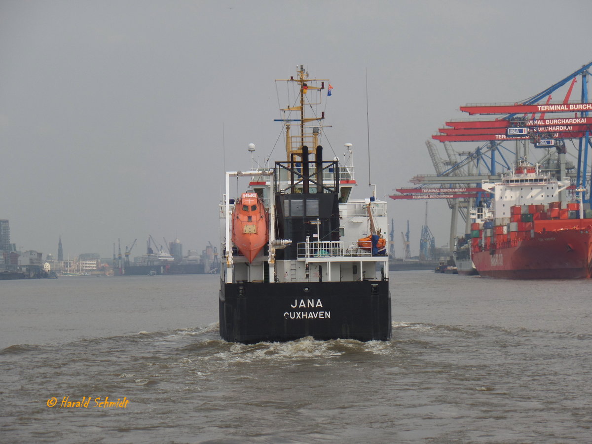 JANA (IMO 9330185) am 12.4.2016, Hamburg einlaufend, Elbe Höhe Bubendeyufer /
TMS / BRZ 1164 / Lüa 69,34 m, B 11,7 m, Tg 3,7 m / 1 Diesel, MAN B&W, 746 kW, 1015 PS, 1 Verstellpropeller, 11 kn / gebaut 2005 bei Mützelfeldtwerft, Cuxhaven Flagge: Deutschland, Heimathafen: Cuxhaven /
