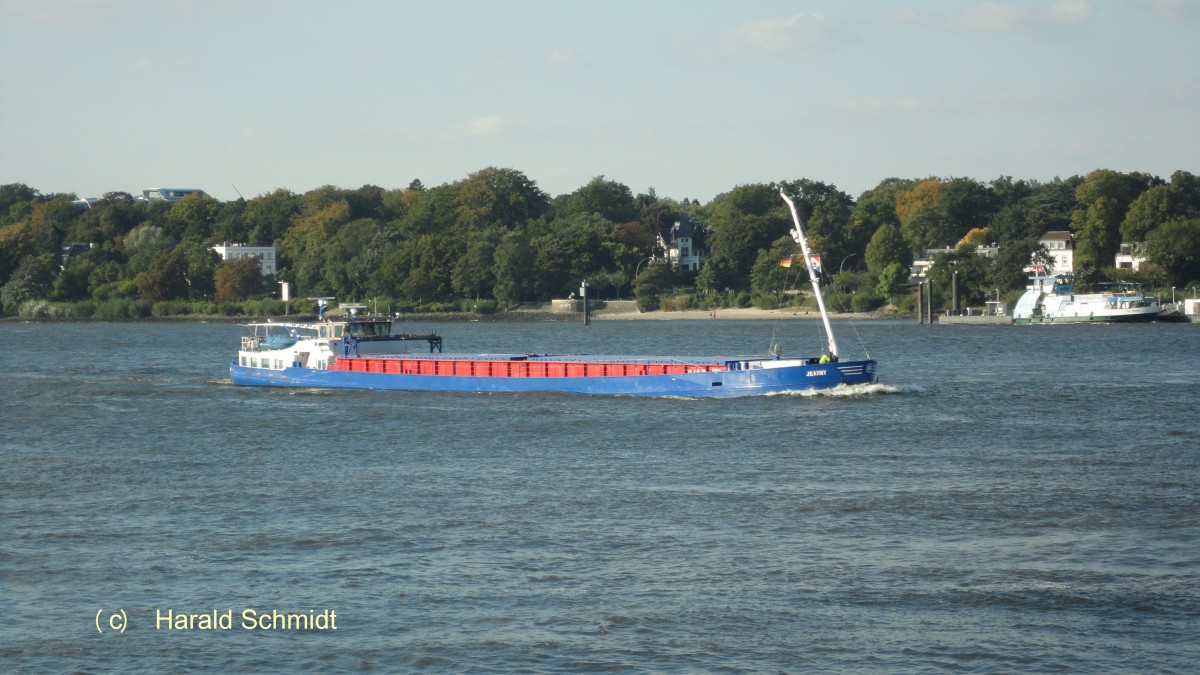 JEANNY (IMO 8135459) (ENI 02204572) am  1.10.2013, Hamburg, Elbe, vor Finkenwerder bei der Einfahrt in das Köhlfleet / 
ex BANJAARD bis 1985, GESINA bis 01.1990, ALDEBARAN bis 01.1993, GITANA bis 10.2006  /
GMS / BRZ 605 / Lüa 67 m, B 8,2 m, Tg 2,62 m / 1 MaK-Diesel, 600 PS / gebaut 1970 in Wartena, NL / Flagge: NL, Heimathafen: Groningen /

