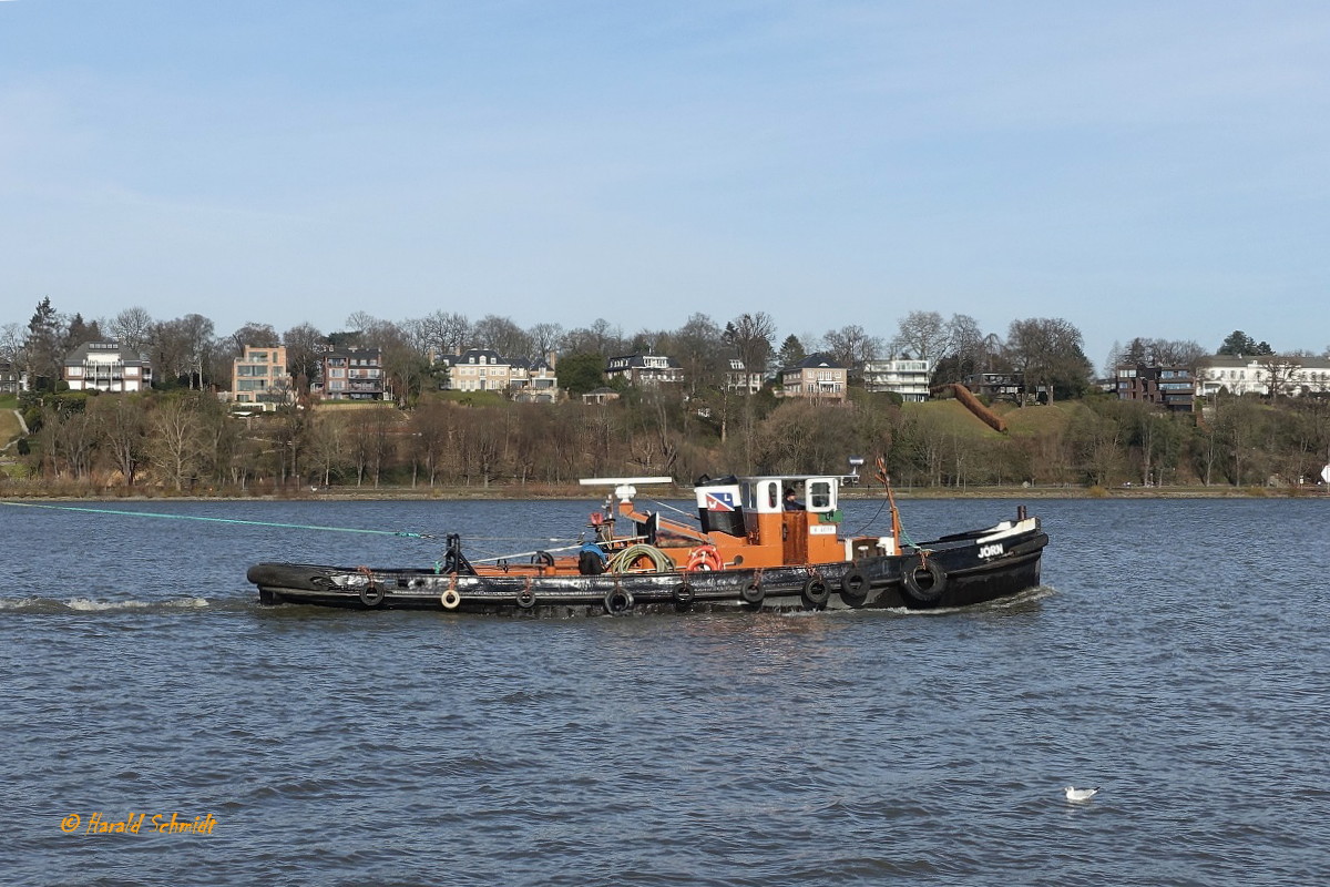 JÖRN (H4028) am 22.2.2021, Hamburg, Elbe Höhe Finkenwerder / 
Ex- Namen: BILLHAFEN, BAHIA /
Binnenschlepper /  Lüa 18,09 m, B 5,12 m, Tg 2,6m /  1 Diesel , Cummins, 313 kW (425 PS) / gebaut 1914 als Dampfschlepper bei Gebr. Sachsenberg, Köln-Deutz, 1955 umgebaut zum Motorschlepper bei Sunkel, HH-Veddel  / Eigner seit 2003: Walter Lauk, Hamburg / 
