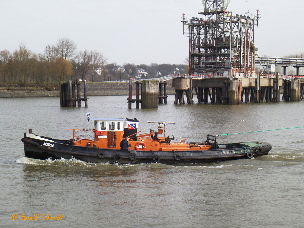 JÖRN (H4028) am 26.2.2014, Hamburg, im Köhlfleet  / 
Ex- Namen: BILLHAFEN, BAHIA /
Binnenschlepper /  Lüa 18,09 m, B 5,12 m, Tg 2,6m /  1 Diesel , Cummins, 313 kW (425 PS) / gebaut 1914 als Dampfschlepper bei Gebr. Sachsenberg, Köln-Deutz, 1955 umgebaut zum Motorschlepper bei Sunkel, HH-Veddel  / Eigner seit 2003: Walter Lauk, Hamburg / 
