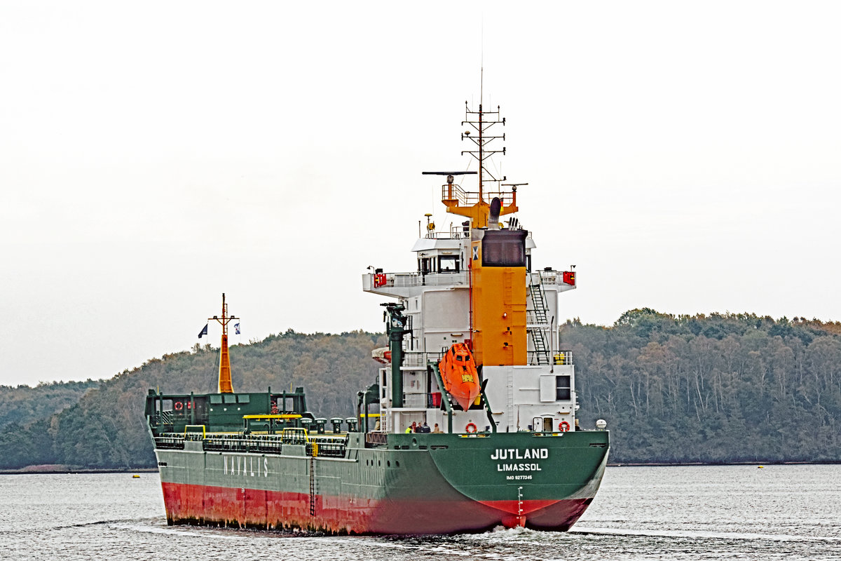 JUTLAND (IMO 9277345) am 20.10.2020 auf der Trave bei Lübeck